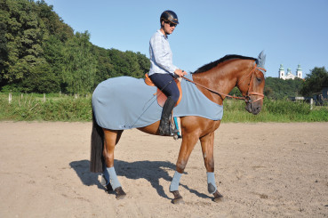 Preview: MATTES®-Reitdecke mit Ausschnitt um das Sattelpolster/Ausreitdecke