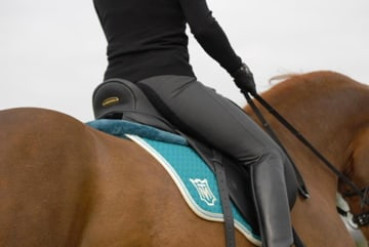 Preview: Mattes Petrol Kollektion - Eurofit Schabracke mit Lammfellkissen